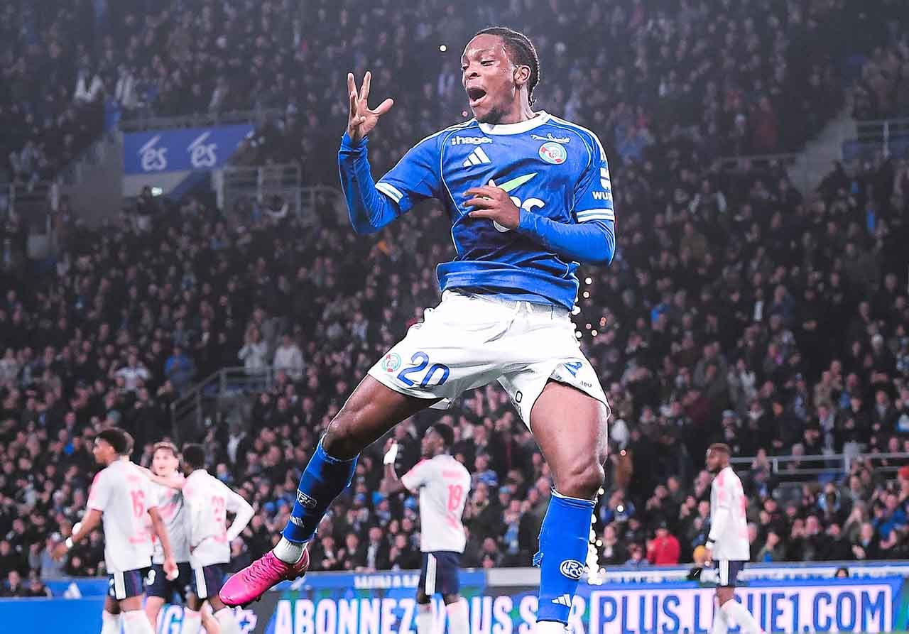 Imagem da noticia Endrick passa em branco, e Lyon perde para o Strasbourg pelo Francês