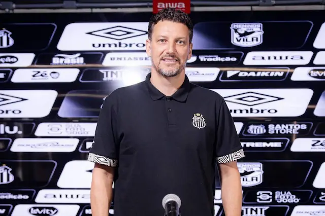 Elano vê que Neymar “não está feliz” e cobra torcedor do Santos: "Pegar mais leve" Elano vê que Neymar “não está feliz” e cobra torcedor do Santos: "Pegar mais leve"
