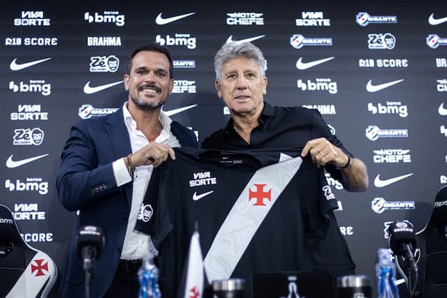 Renato Gaúcho promete cobrança aos jogadores no Vasco: "Exigir bastante a entrega" Renato Gaúcho promete cobrança aos jogadores no Vasco: "Exigir bastante a entrega"