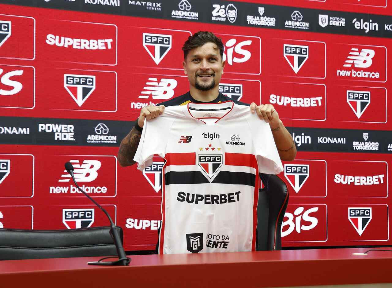 Imagem da noticia Artur é apresentado pelo São Paulo e revela contato de Roger Machado