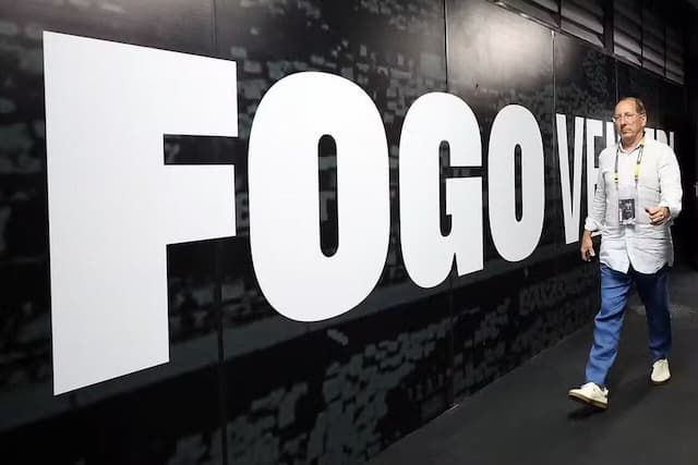 Textor é vaiado por torcedores do Botafogo no Nilton Santos Textor é vaiado por torcedores do Botafogo no Nilton Santos