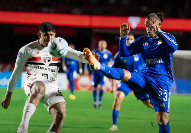 Na reestreia de Dorival, São Paulo vacila no fim e só empata com o Millonarios Na reestreia de Dorival, São Paulo vacila no fim e só empata com o Millonarios