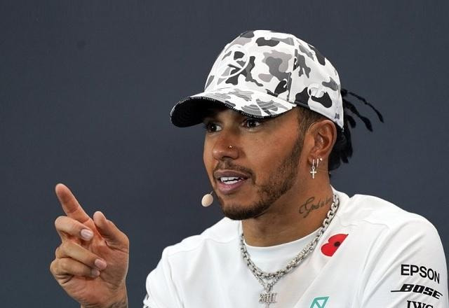 Imagem da noticia Hamilton desaprova proibição de joias na Fórmula 1: "Passos para trás"