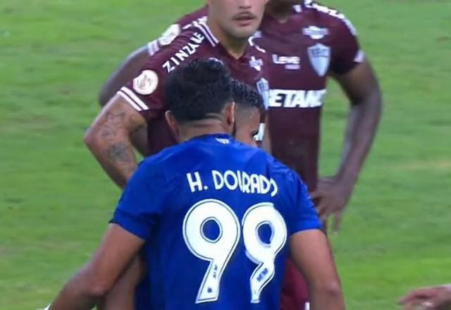 Imagem da noticia Henrique Dourado e Bruno Rodrigues se desculpam após briga por pênalti