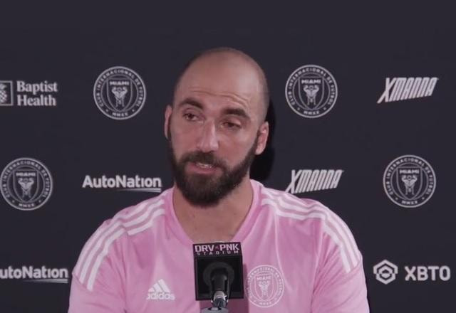 Imagem da noticia Aos 34 anos, Higuaín anuncia aposentadoria e vai às lágrimas: "Chegou o dia"