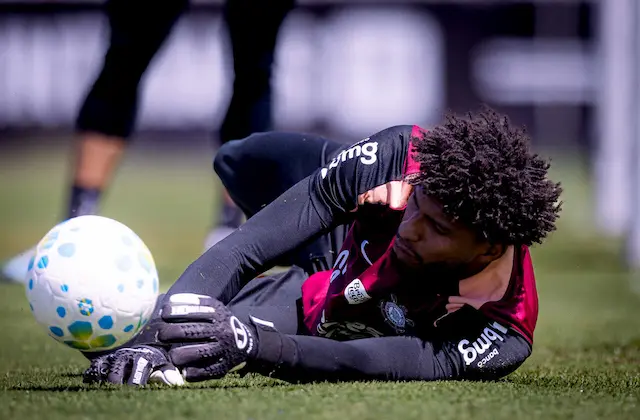 Hugo Souza lamenta ausência na Copa: ''Combustível para fazer ainda mais'' Hugo Souza lamenta ausência na Copa: ''Combustível para fazer ainda mais''