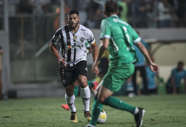 Imagem da noticia Hulk é absolvido no STJD, em decisão unânime, por pontapé em Willian Farias