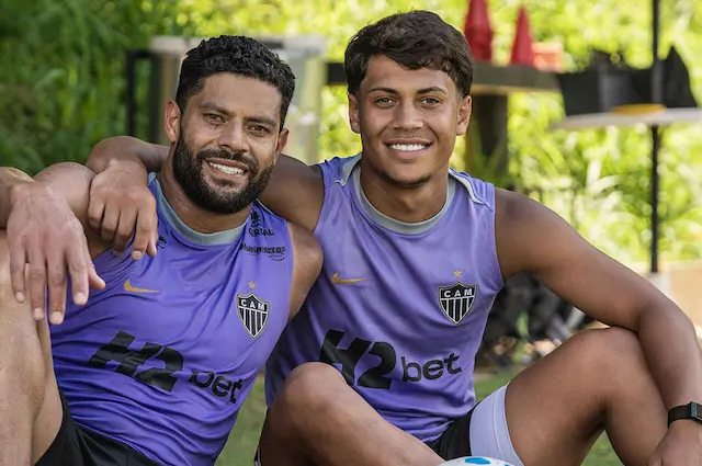 Hulk treina pela primeira vez com o filho no Atlético Hulk treina pela primeira vez com o filho no Atlético