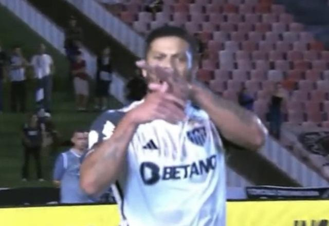 Imagem da noticia Hulk faz gesto de roubo e afirma: "Mais um mês e vou embora"