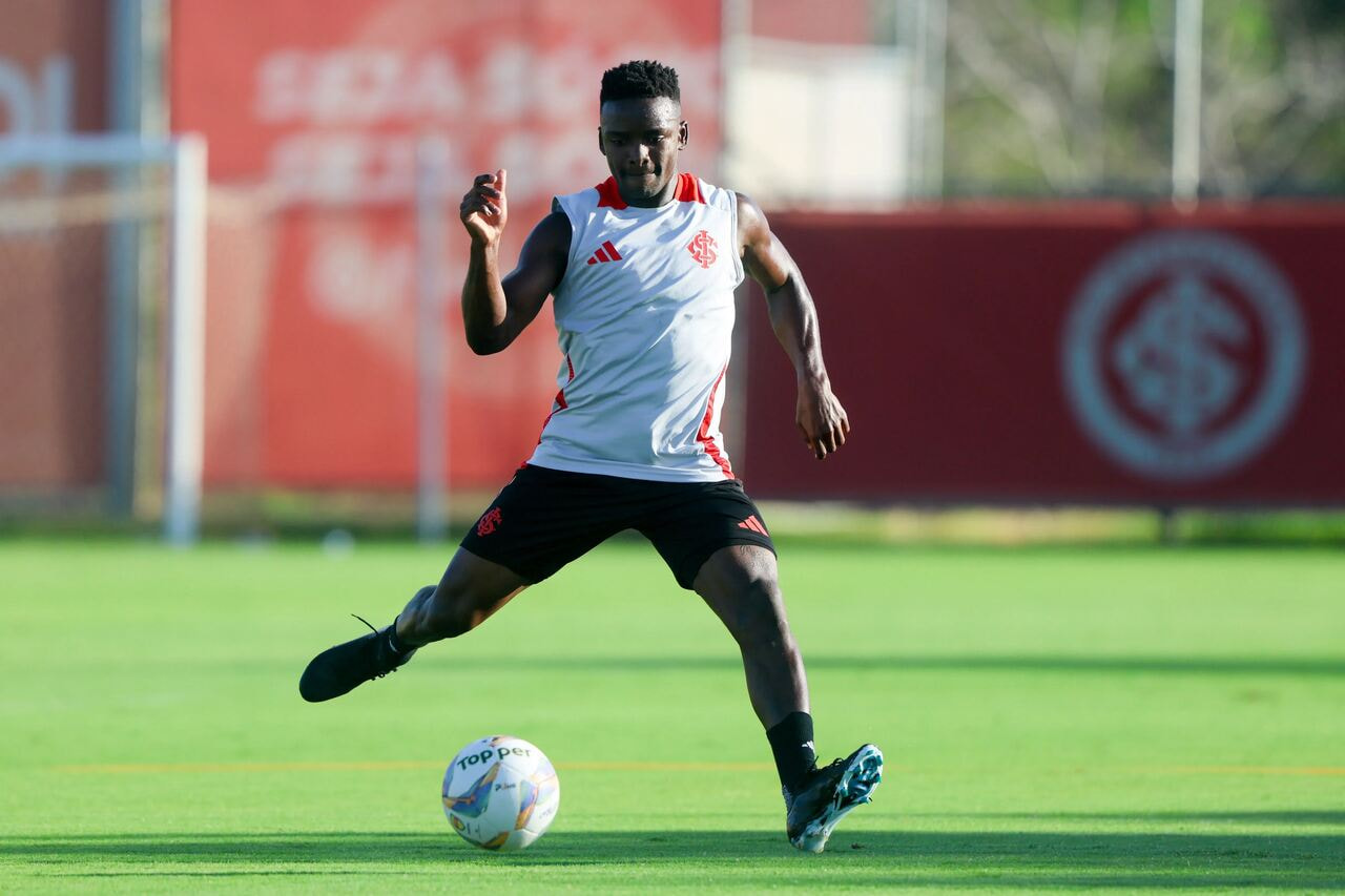 Imagem da noticia Carbonero ganha moral e se destaca com Ramón Díaz