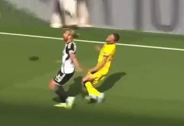 Imagem da noticia Imagens fortes! Zagueiro sofre lesão assustadora no Campeonato Inglês