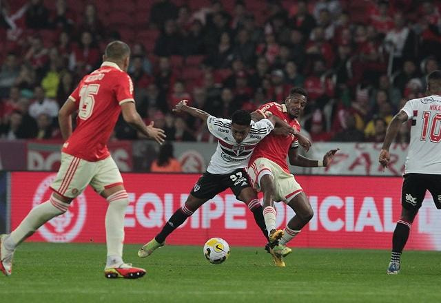Imagem da noticia Em jogo frenético de seis gols, Inter e São Paulo empatam no Beira-Rio