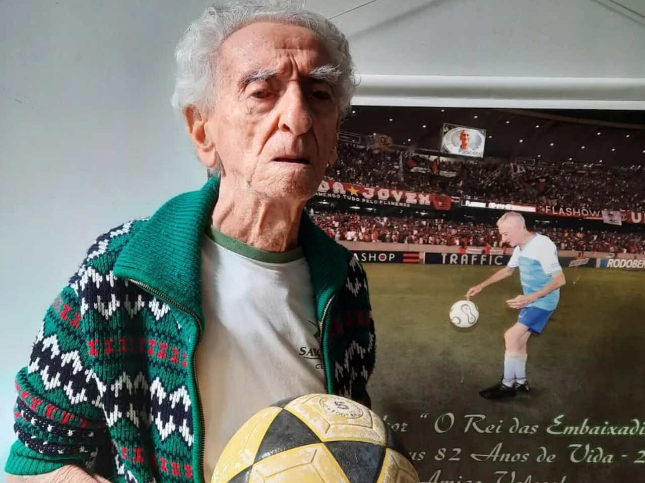 Imagem da noticia Morre, aos 98 anos, o "Vovô das Embaixadas" do Maracanã
