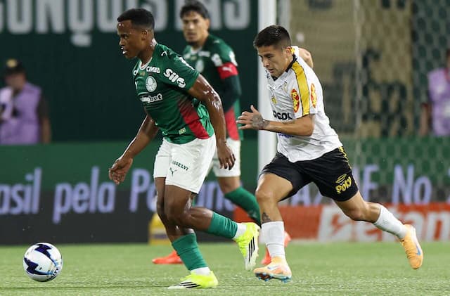 Arias ainda aguarda chance como titular no Palmeiras após início no banco Arias ainda aguarda chance como titular no Palmeiras após início no banco