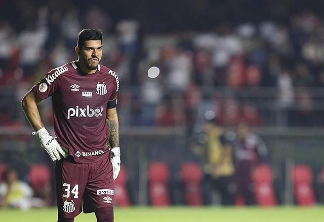 Imagem da noticia Dirigentes do Santos detonam arbitragem, e goleiro dispara: "Palhaçada"