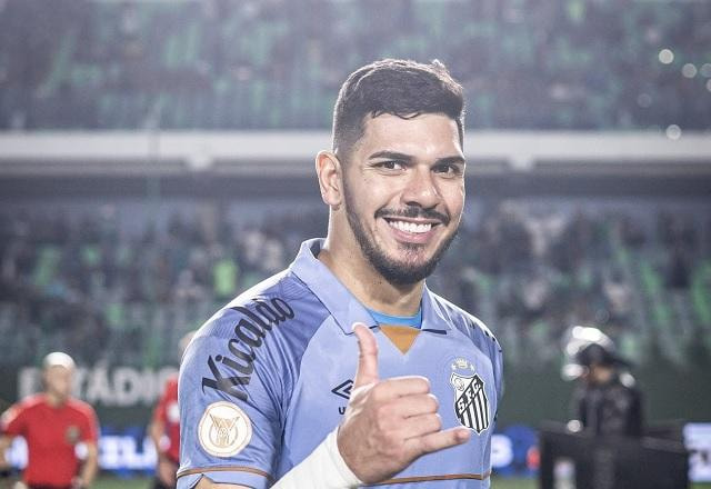 Imagem da noticia João Paulo aceita diminuição de salário e fica no Santos em 2024