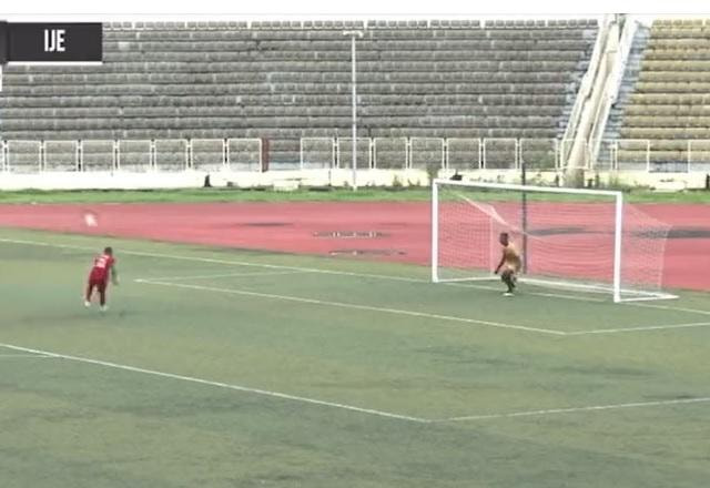 Imagem da noticia Jogador cobra pênalti para a lateral e gera suspeita de manipulação; vídeo
