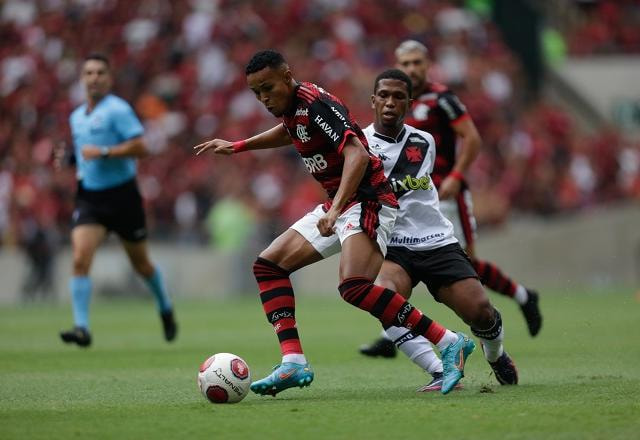 Imagem da noticia Flamengo bate Vasco e garante vaga na final do Cariocão