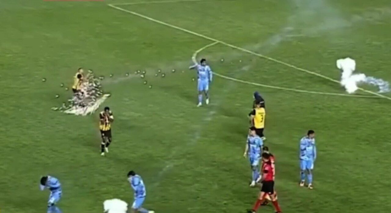 Imagem da noticia Jogador do The Strongest é atingido por rojão vindo da própria torcida