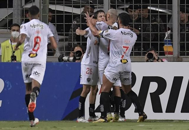 Imagem da noticia Atlético-MG vence clássico, complica América-MG e assume liderança na Libertadores