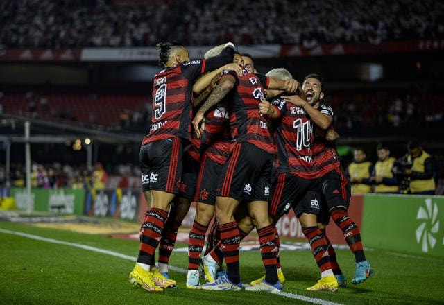 Imagem da noticia Flamengo bate São Paulo no Morumbi e abre boa vantagem na semi da Copa do Brasil