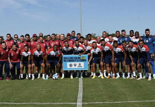 Imagem da noticia Fortaleza doa R$ 2,6 mil para projeto social de equipe uruguaia