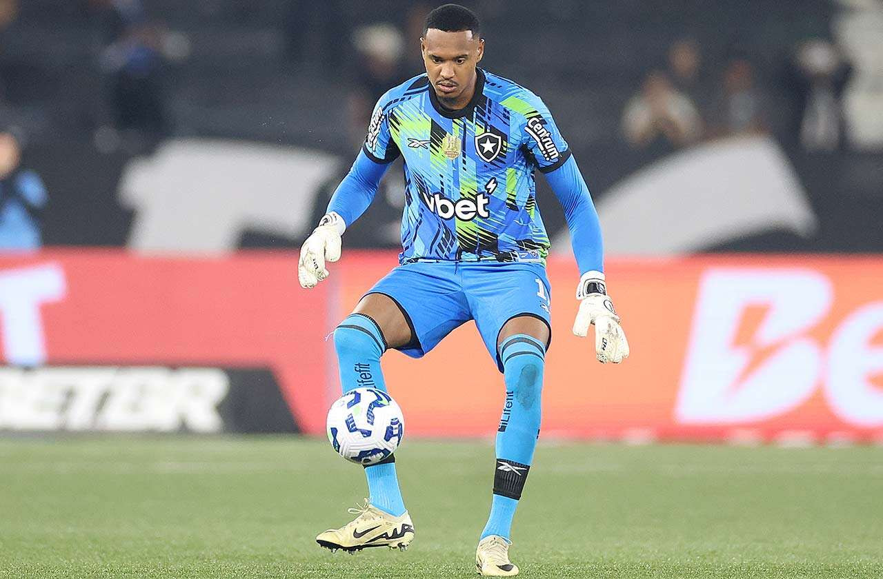 Imagem da noticia Após o "fico", John se dirige à torcida: "Ainda é tempo de Botafogo"