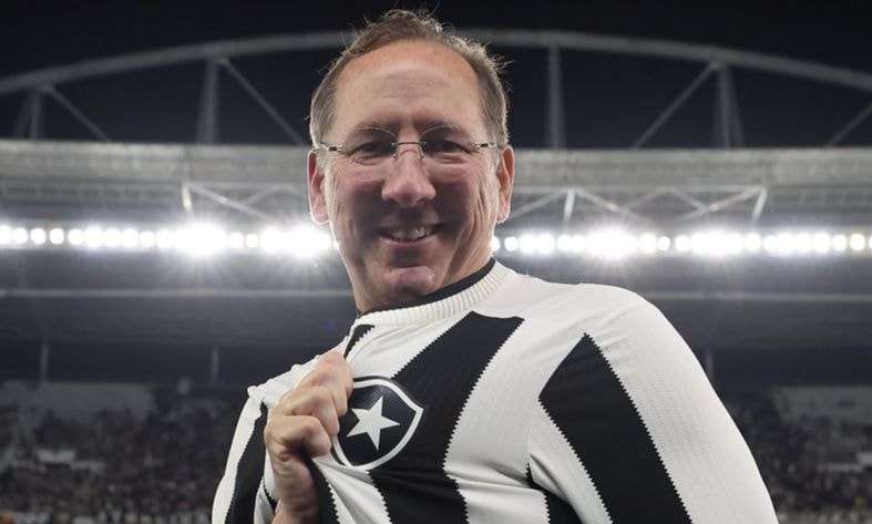 Imagem da noticia Textor rebate declarações de Artur Jorge sobre saída do Botafogo: "Melhor parar de falar"