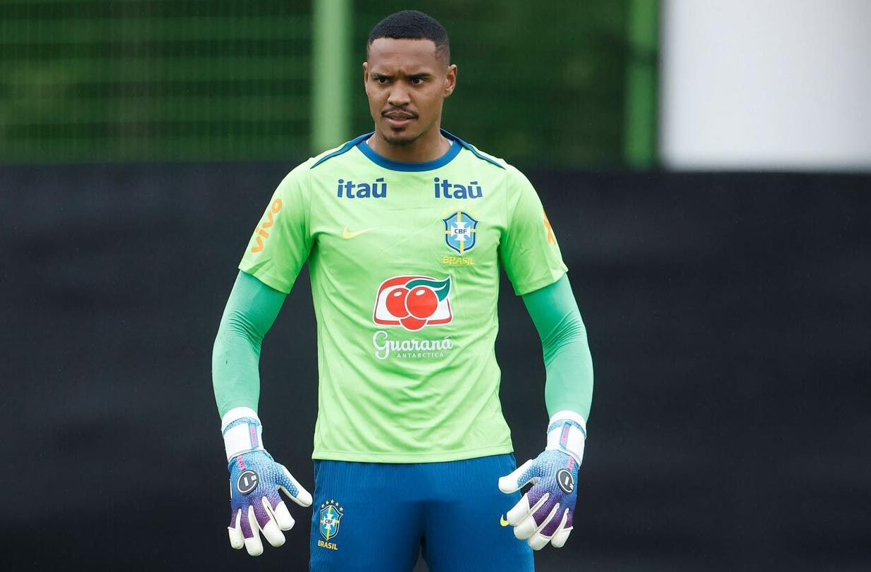 Imagem da noticia John, ex-Botafogo, é convocado para a seleção na vaga de Hugo Souza