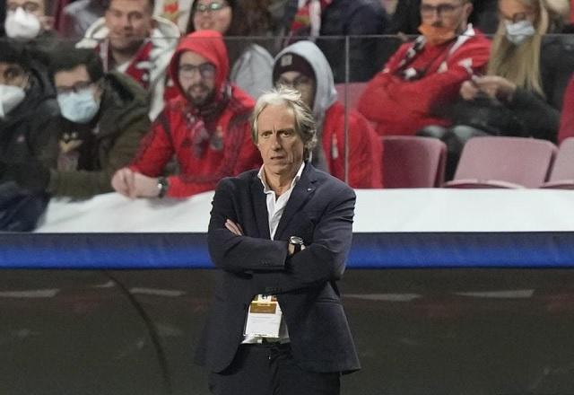 Imagem da noticia Em nota oficial, Benfica nega que Jorge Jesus tenha pedido para sair do clube