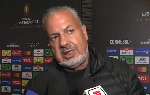 Boto acusa arbitragem de omissão e cita jogo "de guerra" para o Flamengo na Argentina Boto acusa arbitragem de omissão e cita jogo "de guerra" para o Flamengo na Argentina