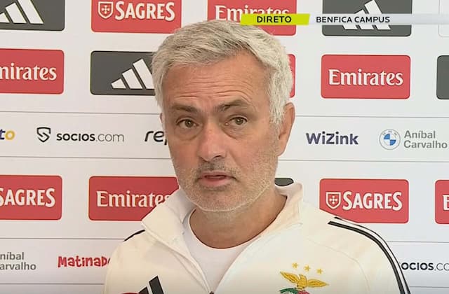 Mourinho sobre o caso Prestianni: "Se for culpado, não olho mais pra ele" Mourinho sobre o caso Prestianni: "Se for culpado, não olho mais pra ele"