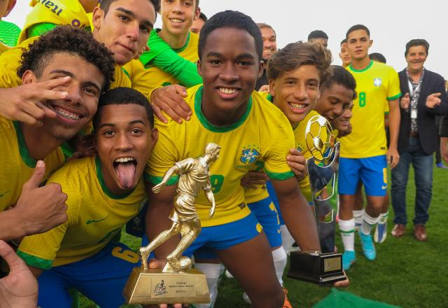 Imagem da noticia Brasil é campeão de torneio sub-17 com Endrick, de 15 anos, artilheiro