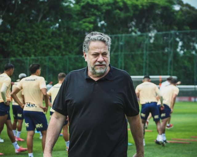 Julio Casares renuncia à presidência do São Paulo Julio Casares renuncia à presidência do São Paulo