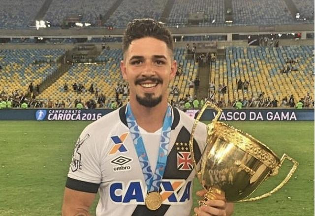 Imagem da noticia Kadu Fernandes, ex-zagueiro do Vasco, morre aos 28 anos em acidente de carro