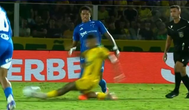 CBF divulga áudio do VAR em lance de Kenji, do Cruzeiro: "Quebrou a perna do cara" CBF divulga áudio do VAR em lance de Kenji, do Cruzeiro: "Quebrou a perna do cara"