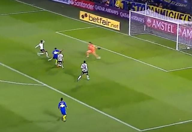 Imagem da noticia Cássio faz grande defesa e evita segundo gol do Boca Juniors