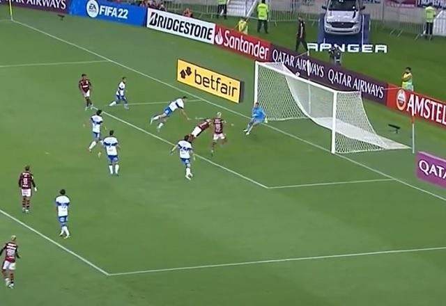 Imagem da noticia Flamengo encaixa boa jogada, e Everton Ribeiro amplia contra a Católica