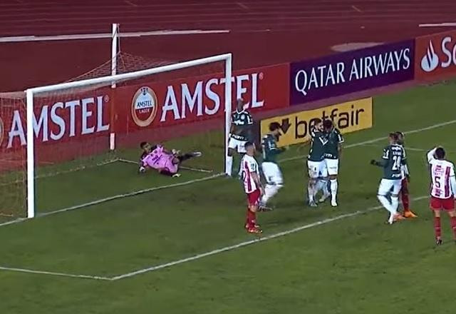 Imagem da noticia Mais um! Murilo ganha da defesa do Petrolero e marca o quinto do Palmeiras