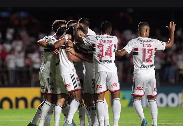 Imagem da noticia Calleri marca três vezes, e São Paulo goleia o Athletico-PR no Morumbi