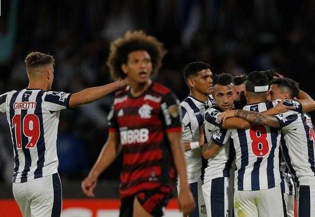 Imagem da noticia Flamengo sofre defensivamente e empata com o Talleres na Argentina