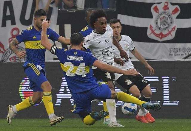 Imagem da noticia Willian desloca ombro, Fagner sente coxa e Corinthians pode ter desfalques