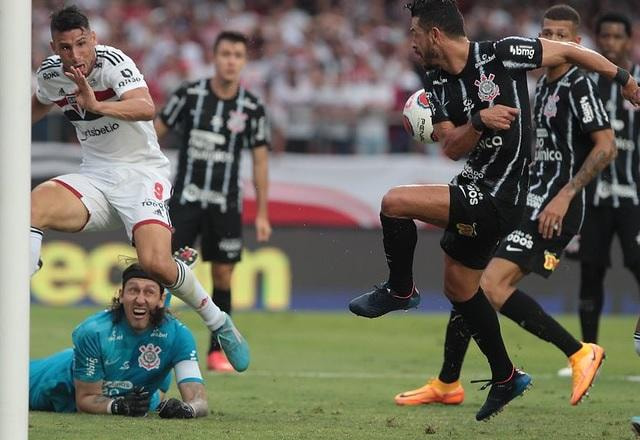 Imagem da noticia Súmula relata que volante do Corinthians empurrou e xingou policiais após clássico