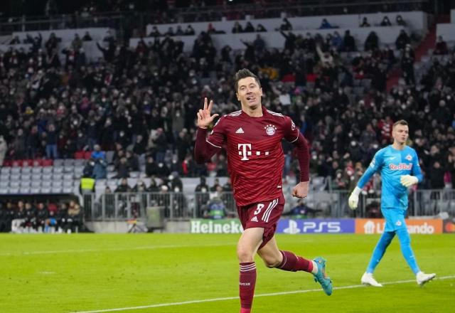 Imagem da noticia Com três de Lewandowski, Bayern faz 7 a 1 no RB Salzburg e avança na Champions