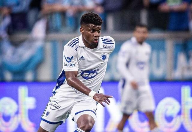 Imagem da noticia Lincoln, ex-Flamengo, denuncia injúria racial de síndico, que relata ameaças