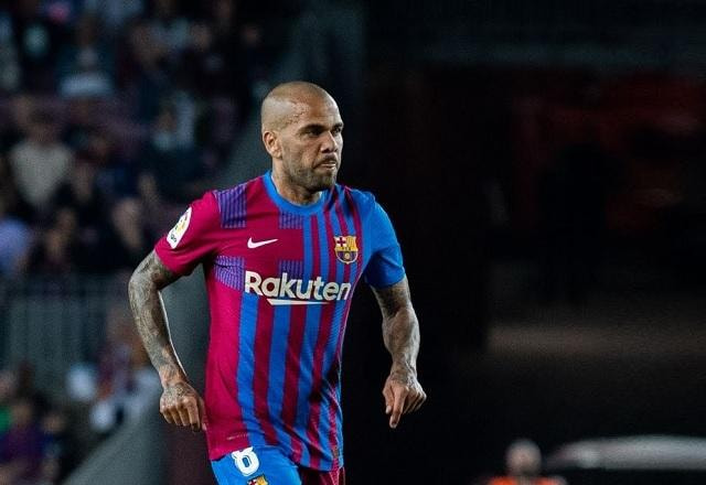 Imagem da noticia Livre no mercado, Daniel Alves brinca: "Estou velho e desacreditado"