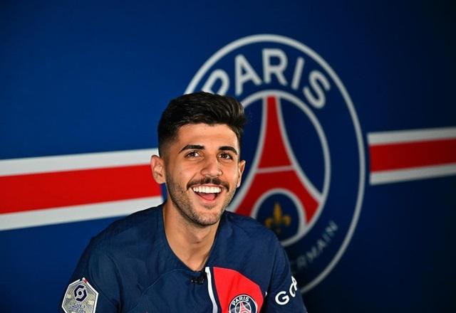 Imagem da noticia PSG anuncia a contratação do zagueiro Lucas Beraldo