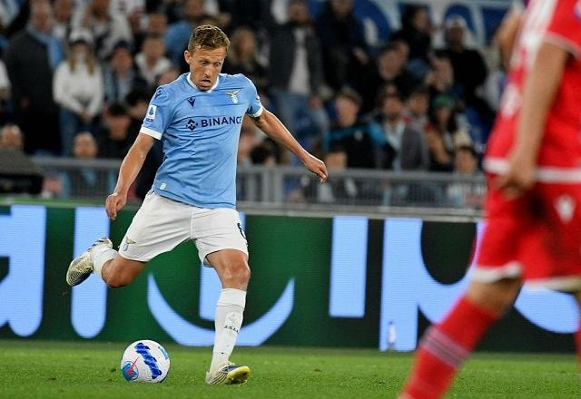 Imagem da noticia Grêmio sonda Lucas Leiva, mas volante diz não haver proposta oficial