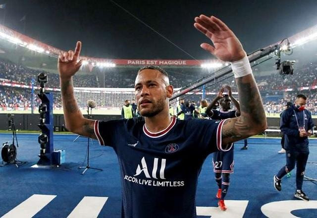 Imagem da noticia Neymar fica indignado após Paquetá receber cartão amarelo por tentar carretilha