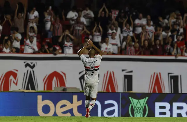 Lucas Moura celebra retomada física no São Paulo: ''Sentindo alegria novamente'' Lucas Moura celebra retomada física no São Paulo: ''Sentindo alegria novamente''